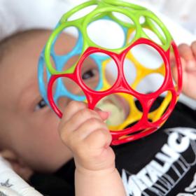 Baby befreift seine Welt