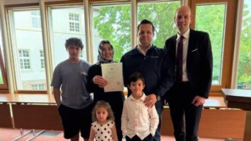 Landrat Volker Boch mit Familie Kizilok
