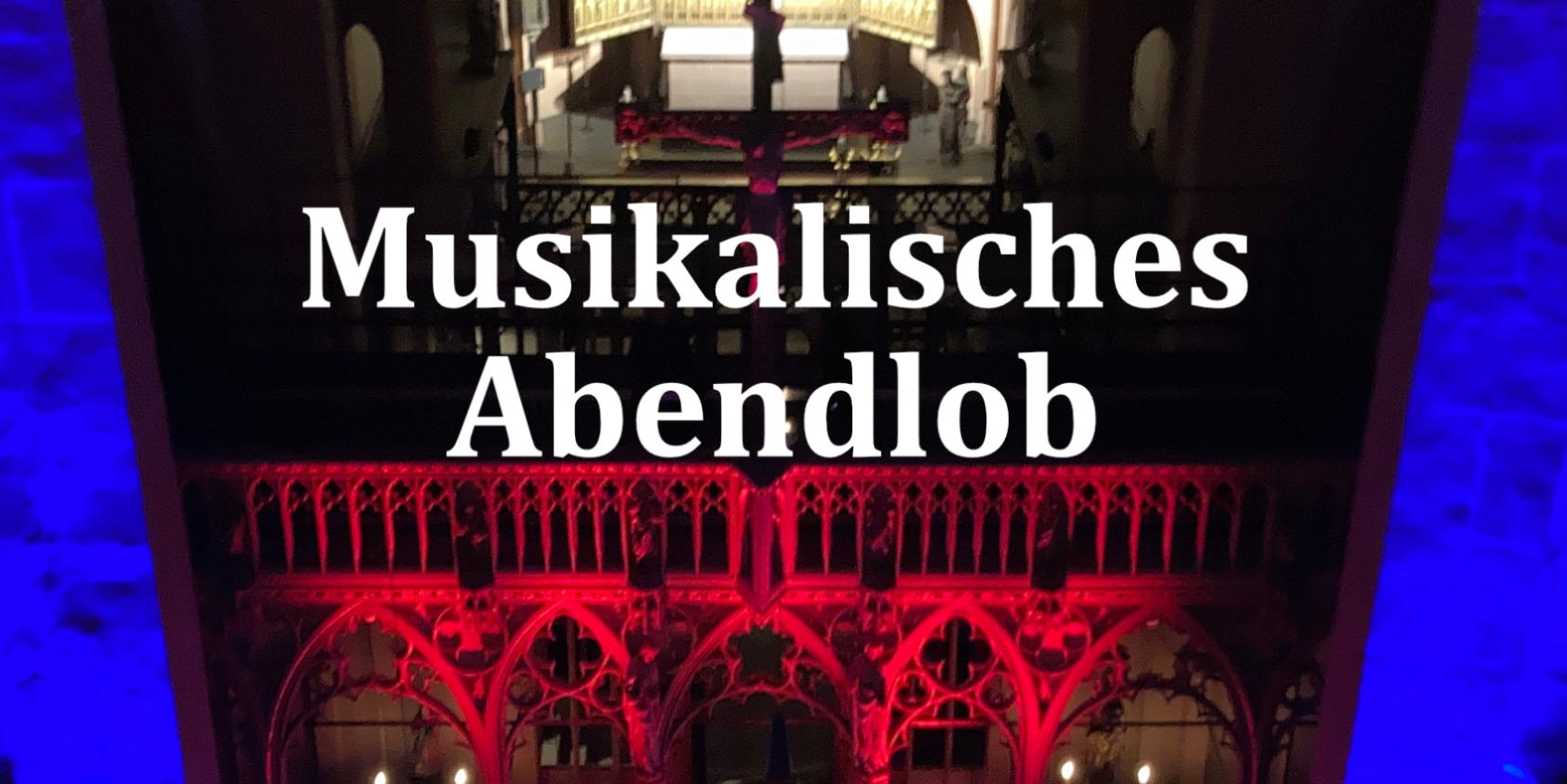 Man sieht den Text Musikalisches Abendlob. Im Hintergrund eine beleuchtete Kirche