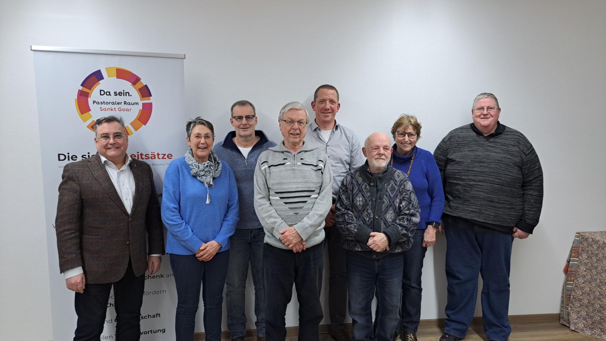 Dekan Joachim Fey, Ursula Ritt, Ralf Hofmann, Günter Leinberger, Philipp Mallmann (stellv. Vorsitzender), Werner Giesenkirchen, Hildegard Ev und Christoph Kapser (v.l.n.r.)