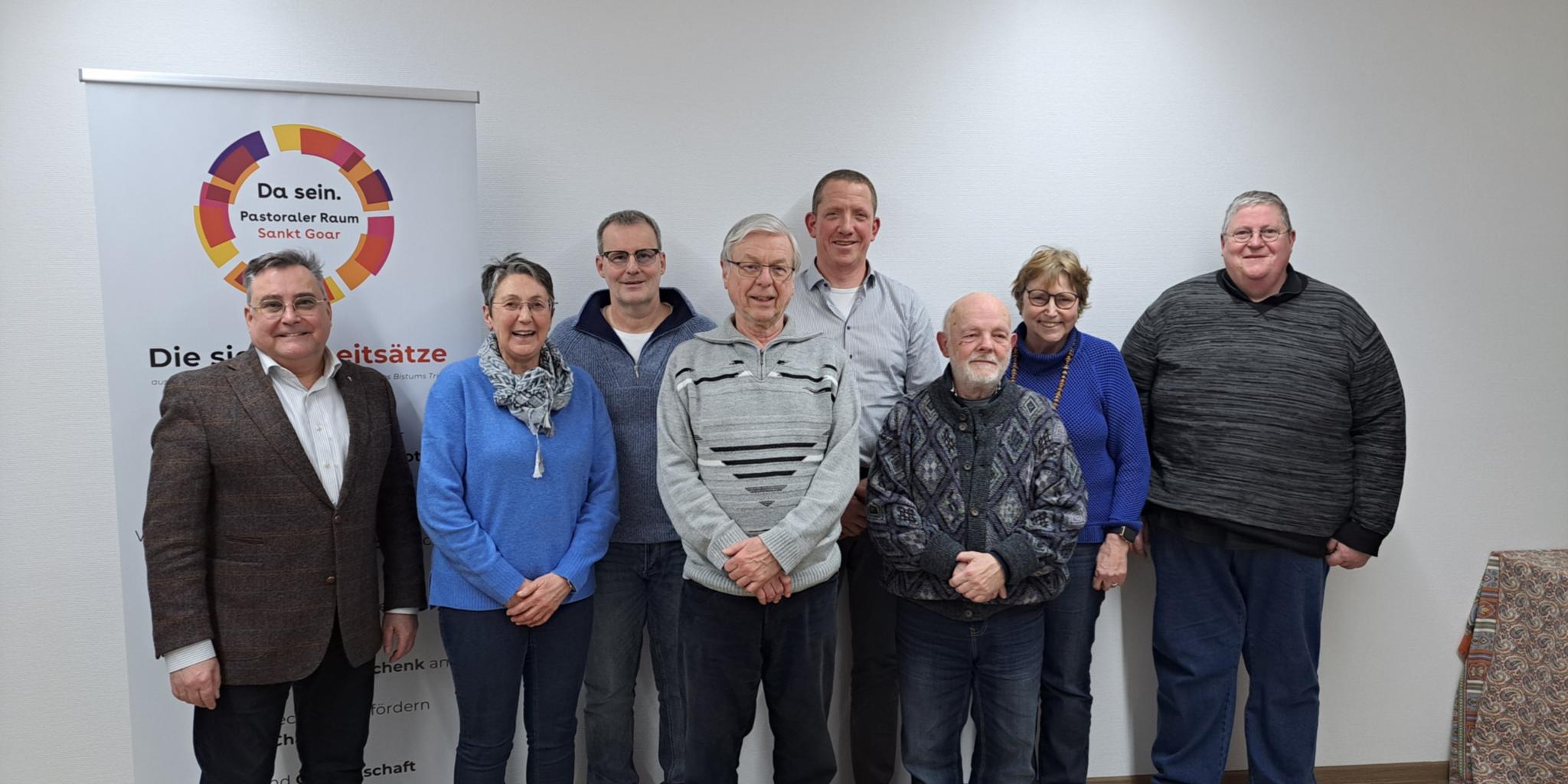 Dekan Joachim Fey, Ursula Ritt, Ralf Hofmann, Günter Leinberger, Philipp Mallmann (stellv. Vorsitzender), Werner Giesenkirchen, Hildegard Ev und Christoph Kapser (v.l.n.r.)