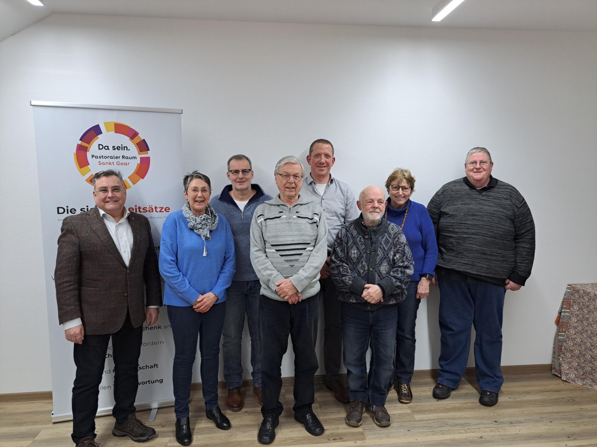 Dekan Joachim Fey, Ursula Ritt, Ralf Hofmann, Günter Leinberger, Philipp Mallmann (stellv. Vorsitzender), Werner Giesenkirchen, Hildegard Ev und Christoph Kapser (v.l.n.r.)