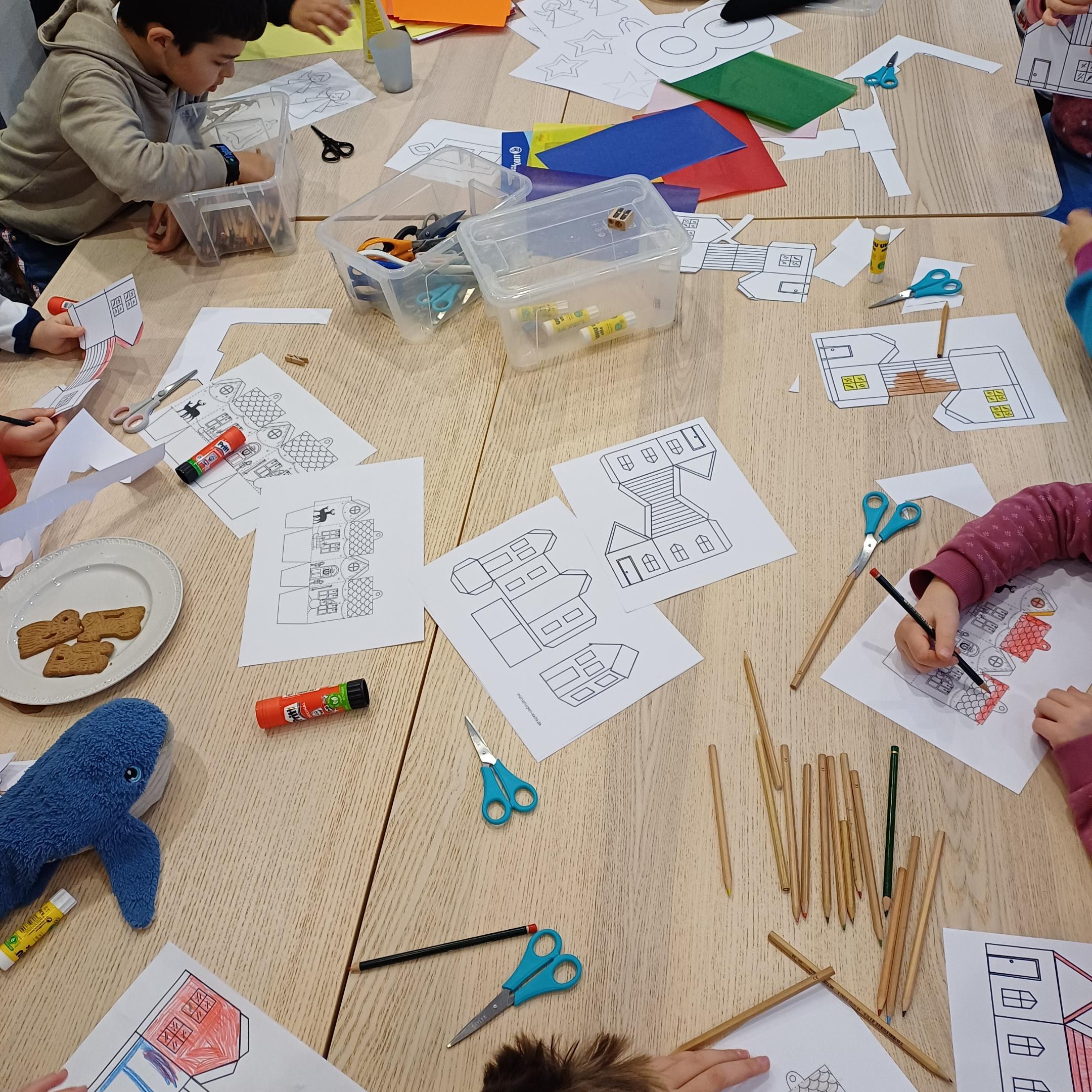 Die Kinder fleißig bei der Arbeit