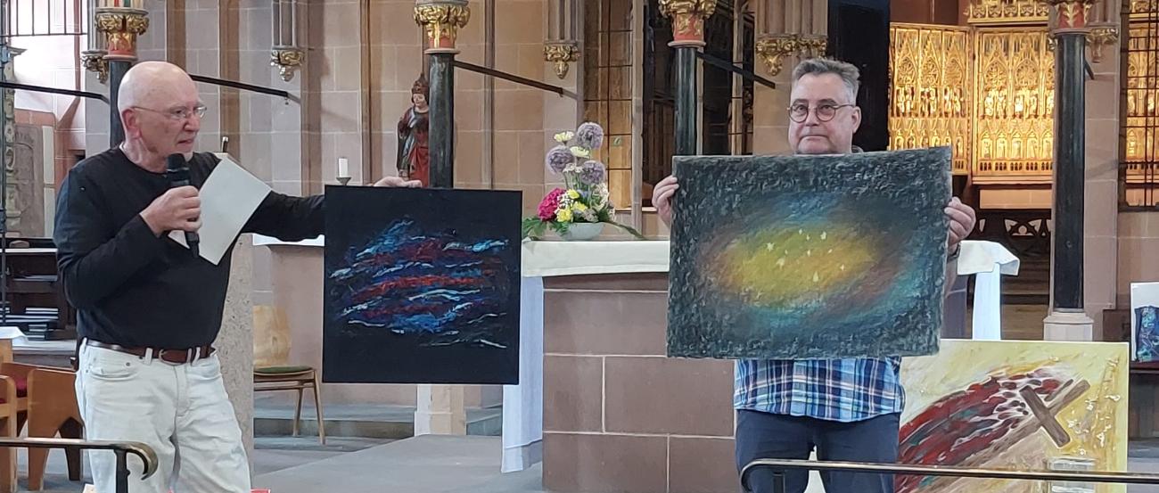 Der Künstler Jörg Frank und Dekan Joachim Fey leiten das Atelier in der Kirche.