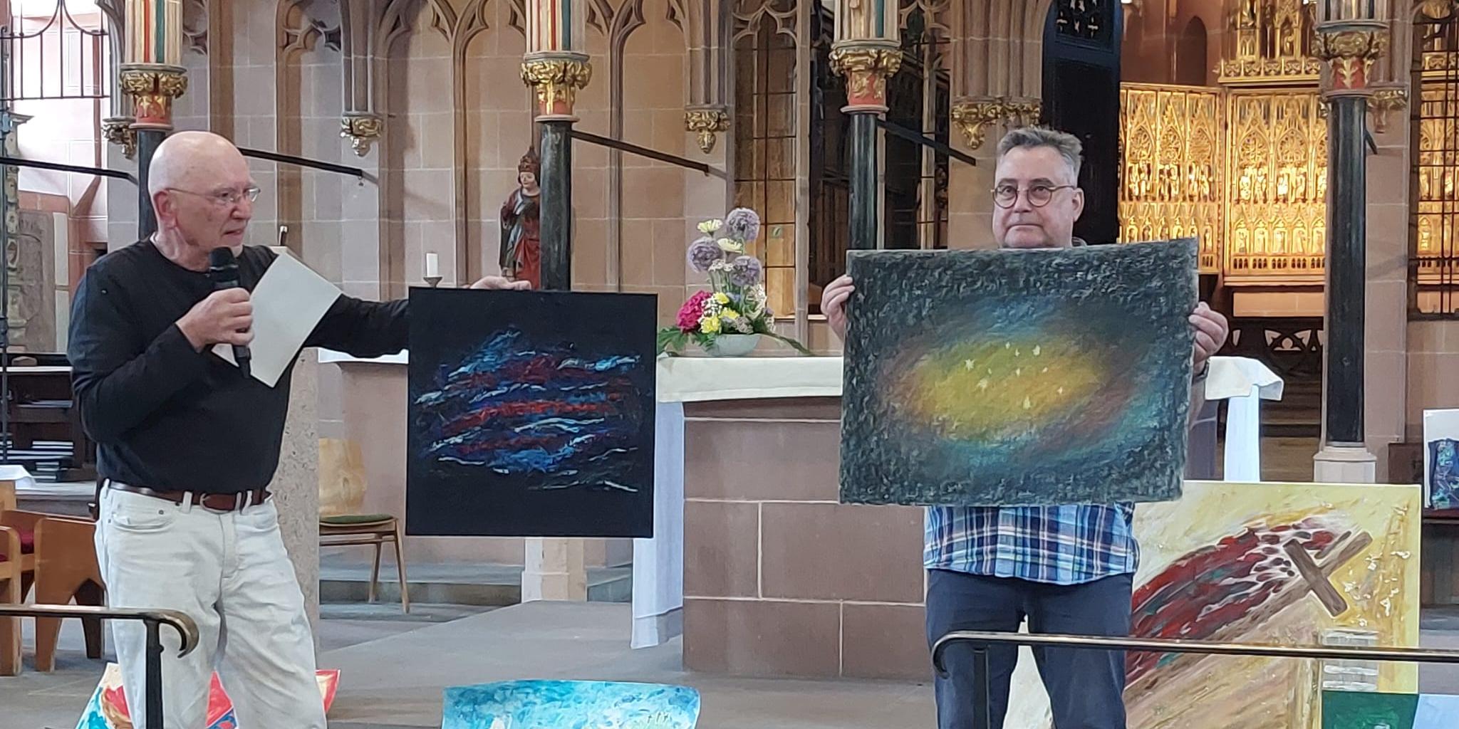 Der Künstler Jörg Frank und Dekan Joachim Fey leiten das Atelier in der Kirche. (c) Guido Lacher Der Künstler Jörg Frank und Dekan Joachim Fey leiten das Atelier in der Kirche.