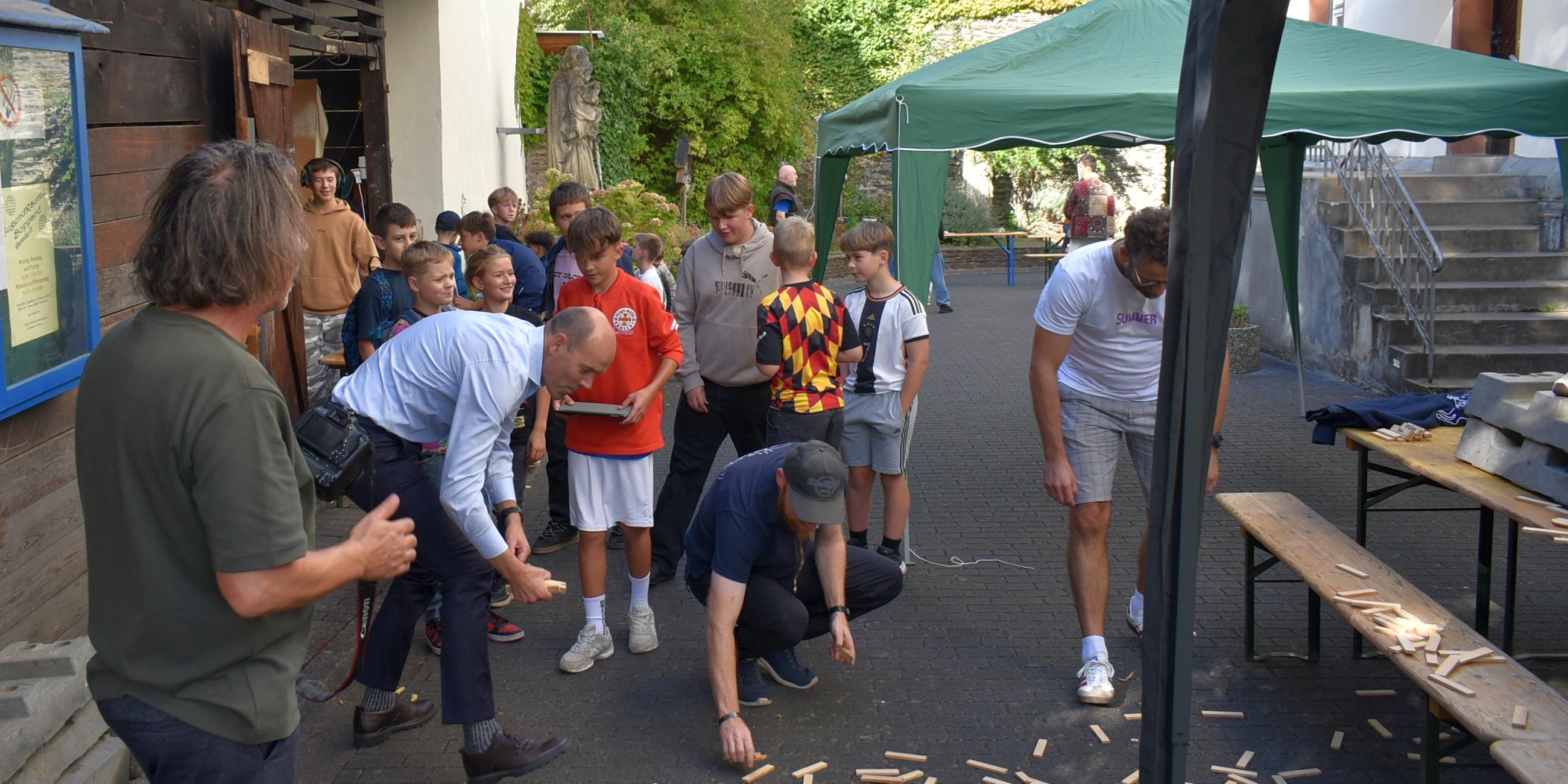 Jungentag der Landrat hilft (c) JugendBegegnungsStätte St. Michael Jungentag der Landrat hilft
