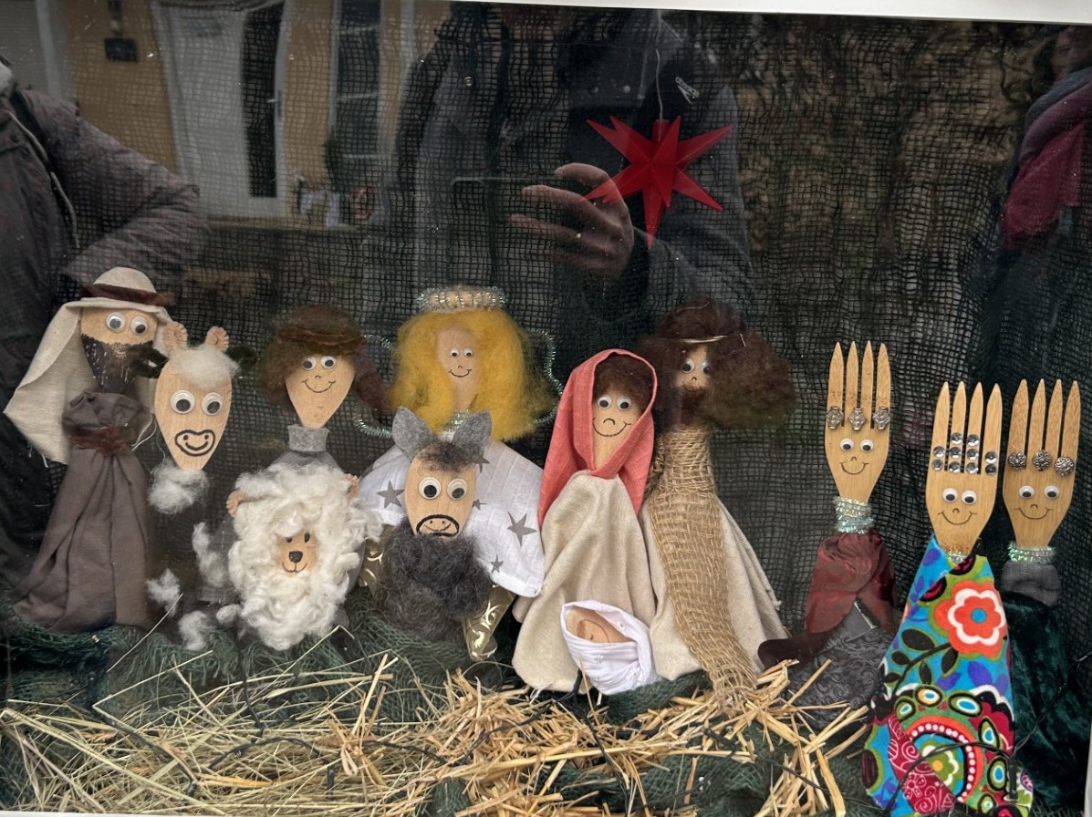 Kreative Krippendarstellungen, wie die mit Kochlöffeln (c) Tobias Petry Kreative Krippendarstellungen, wie die mit Kochlöffeln