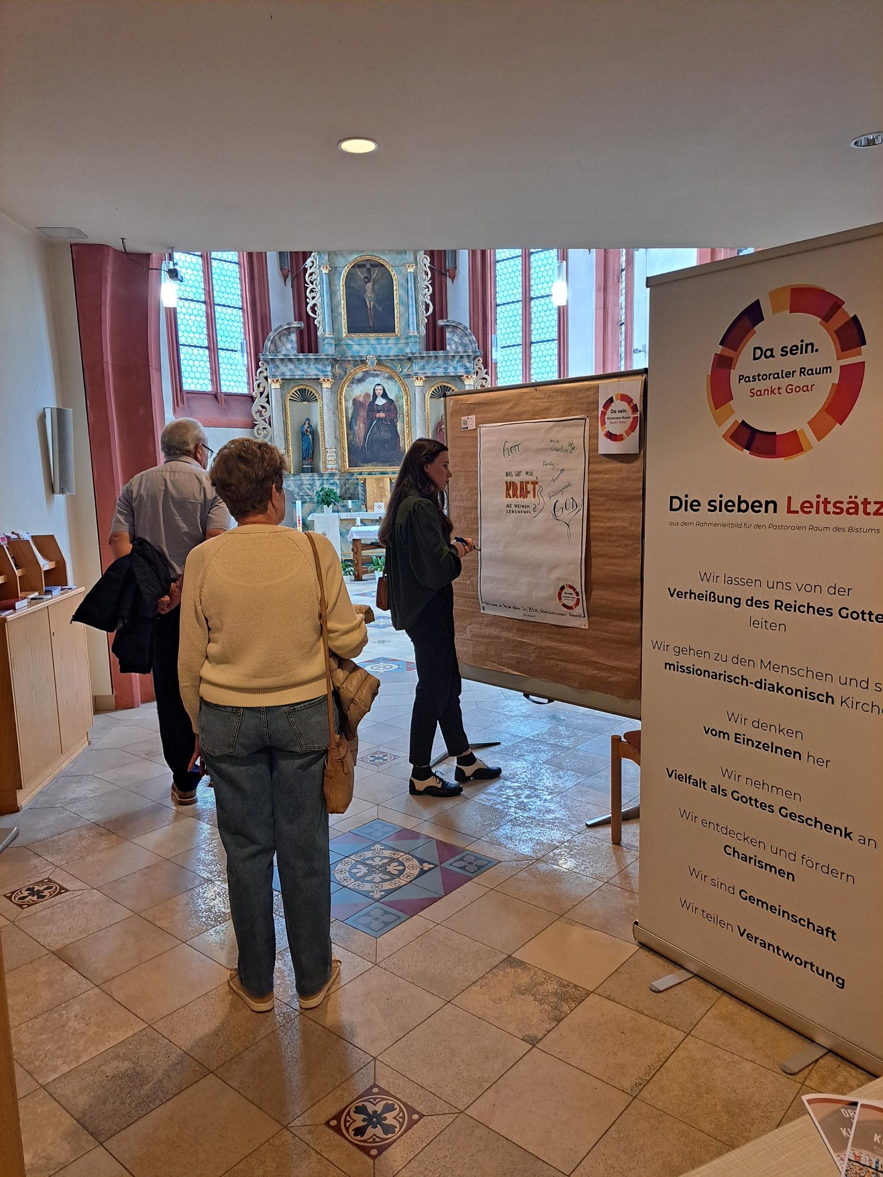 Am Tag der offenen Tür stelle sich der Pastorale Raum den Fragen der Menschen und gab Einblicke in seine Arbeit. (c) cl Am Tag der offenen Tür stelle sich der Pastorale Raum den Fragen der Menschen und gab Einblicke in seine Arbeit.